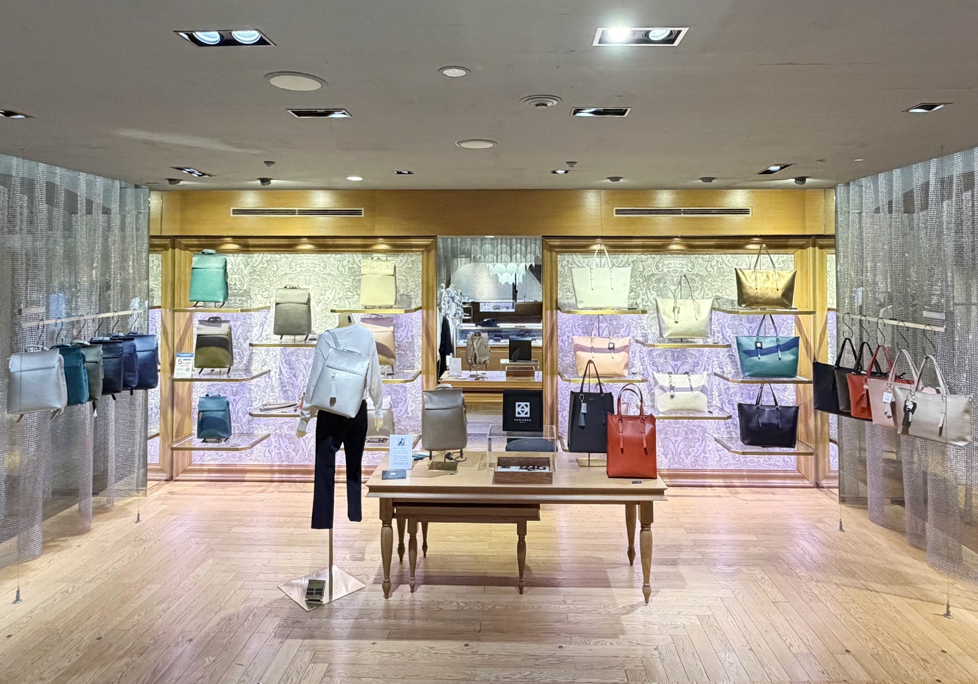 プレスリリース】西武渋谷店「モードプラス」にて、展示エリアを拡大 