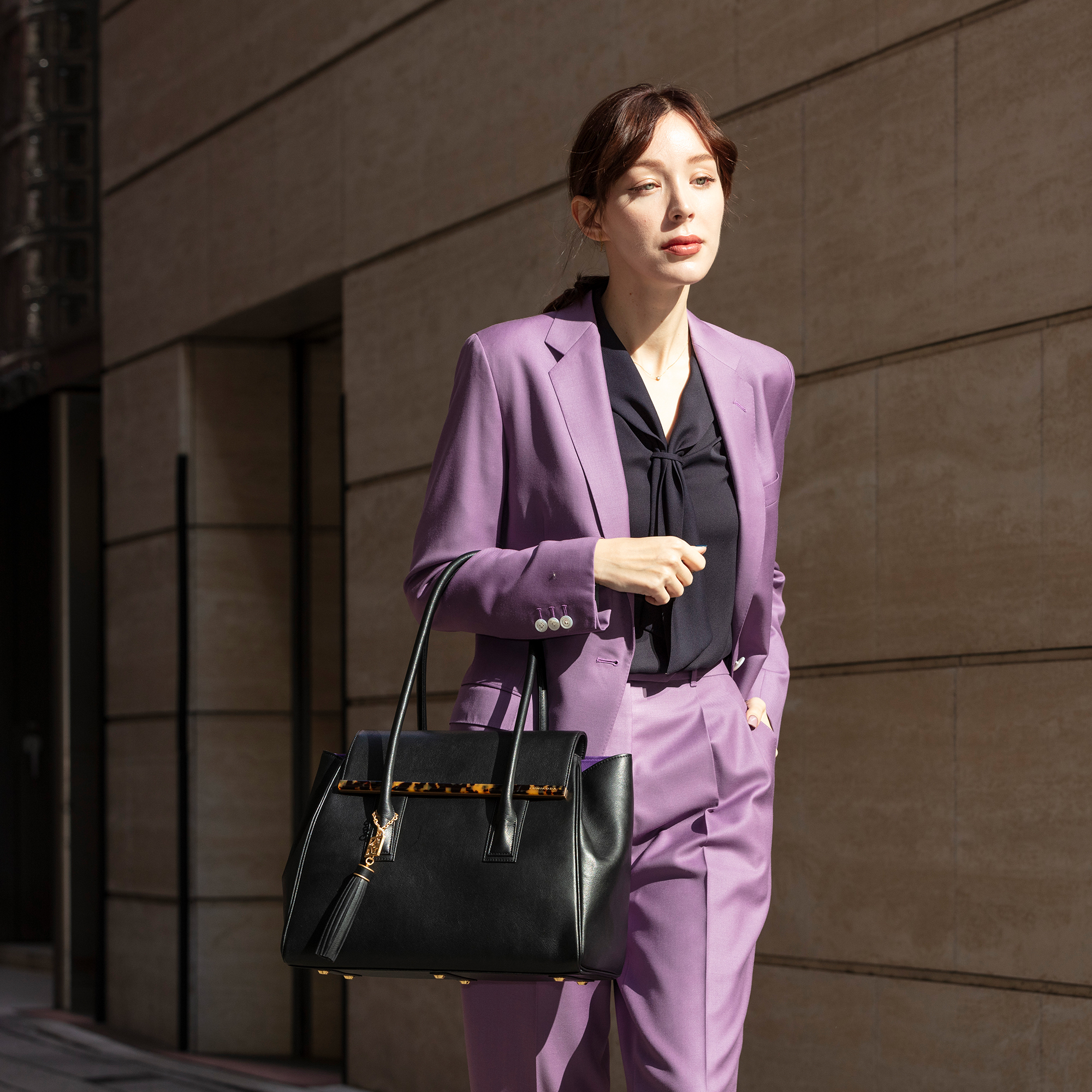 ARIANNA:フラップ付ショルダーバッグ