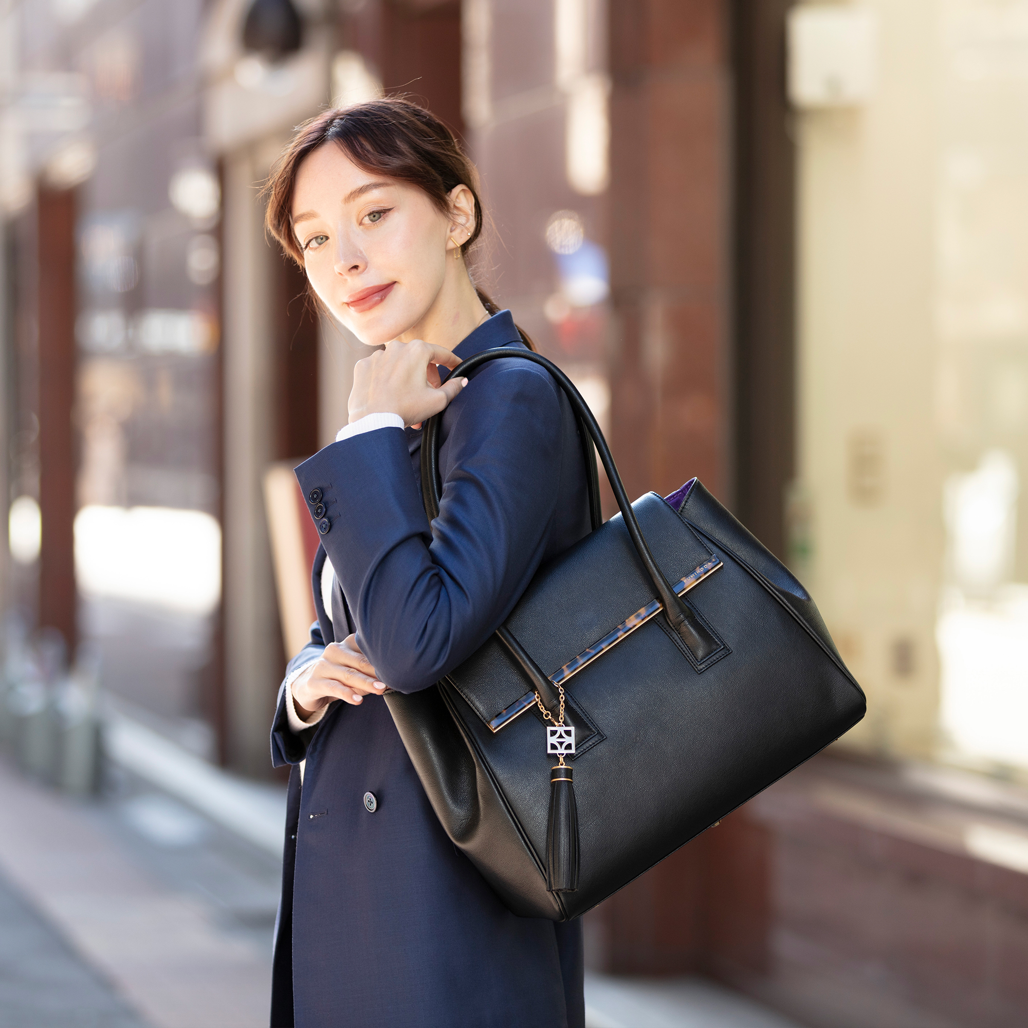 ARIANNA:フラップ付ショルダーバッグ