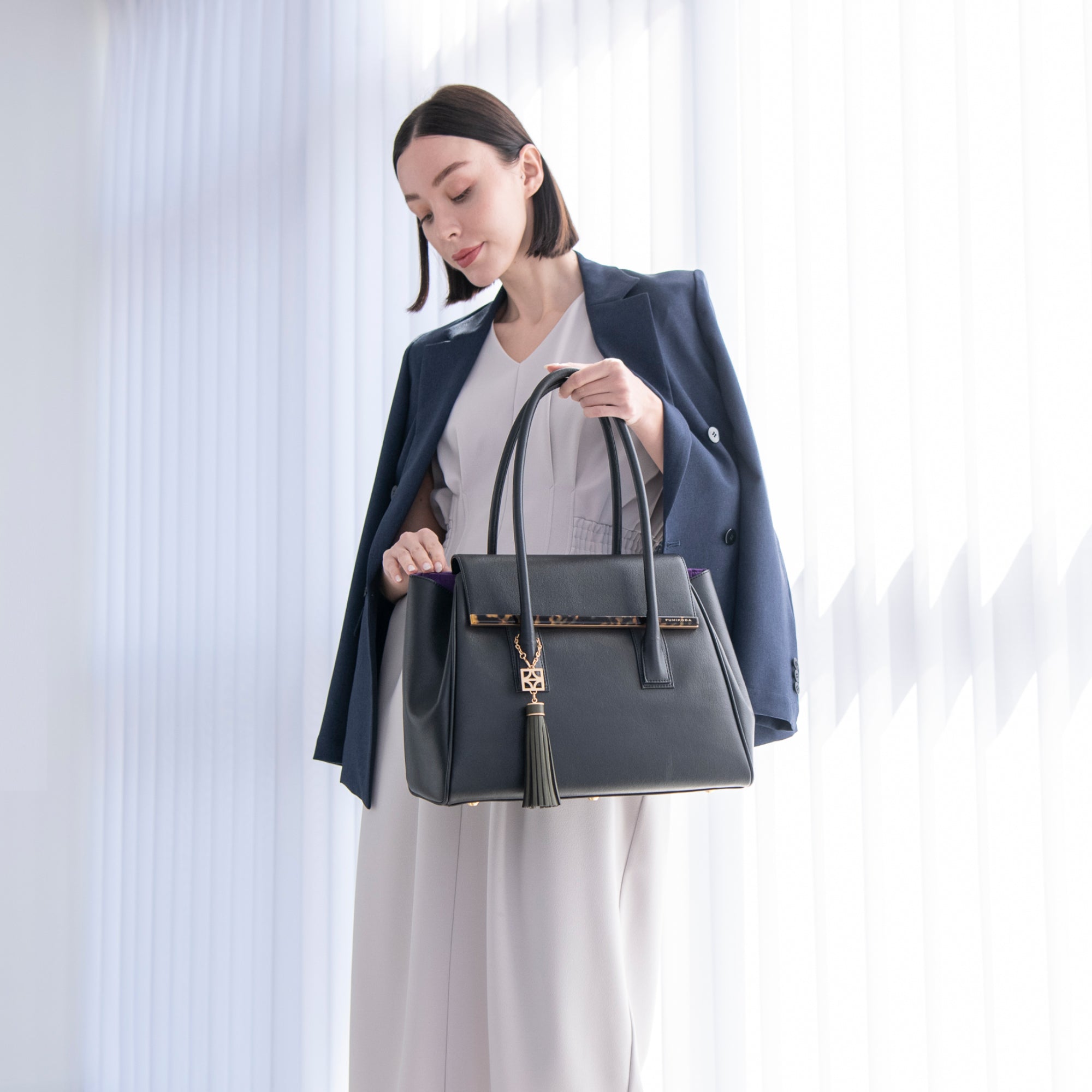 ARIANNA:フラップ付ショルダーバッグ