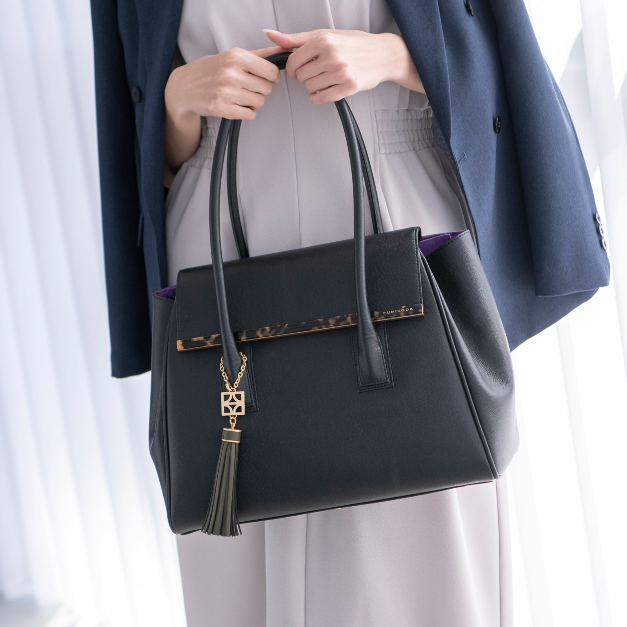 ARIANNA:フラップ付ショルダーバッグ