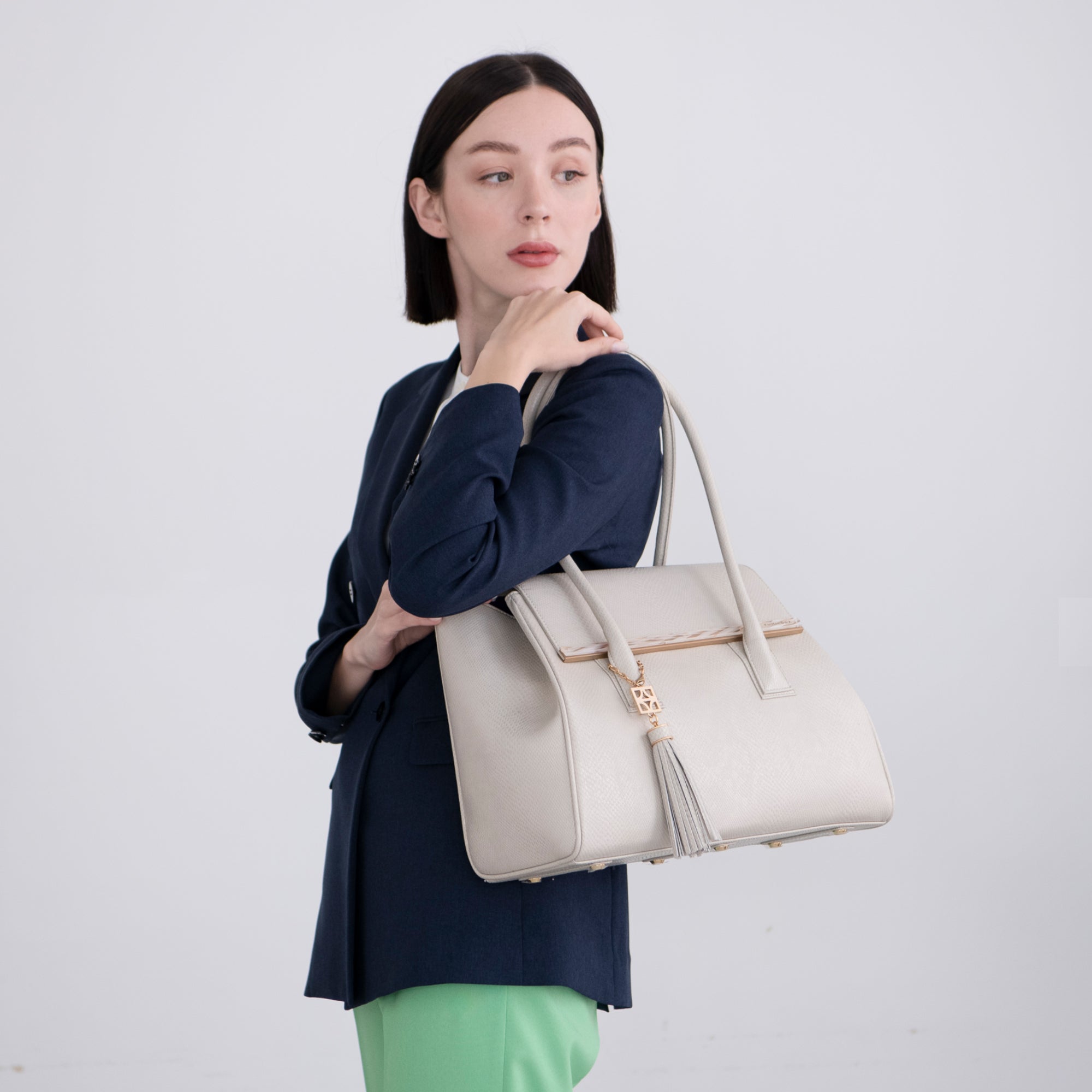 ARIANNA:フラップ付ショルダーバッグ