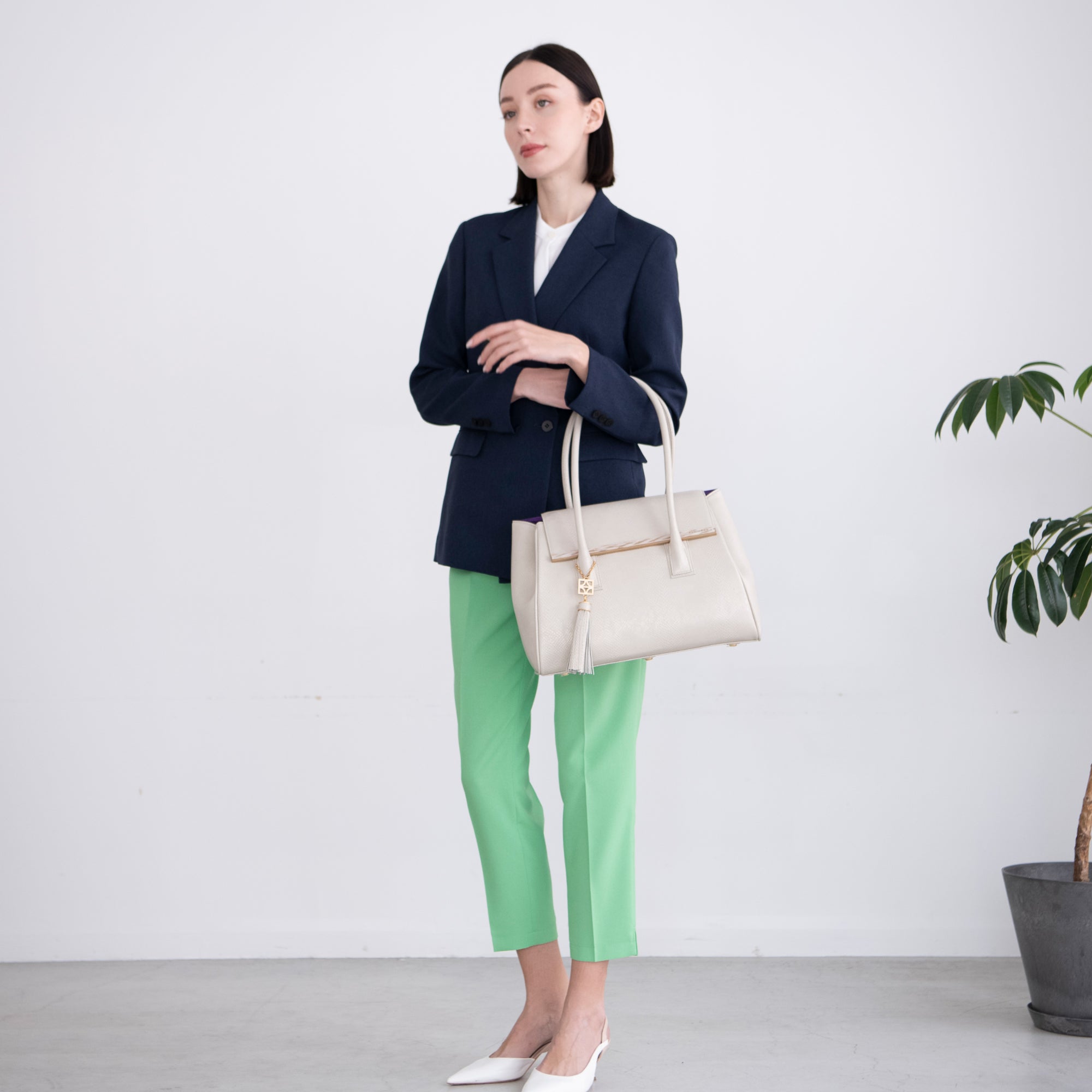 ARIANNA:フラップ付ショルダーバッグ