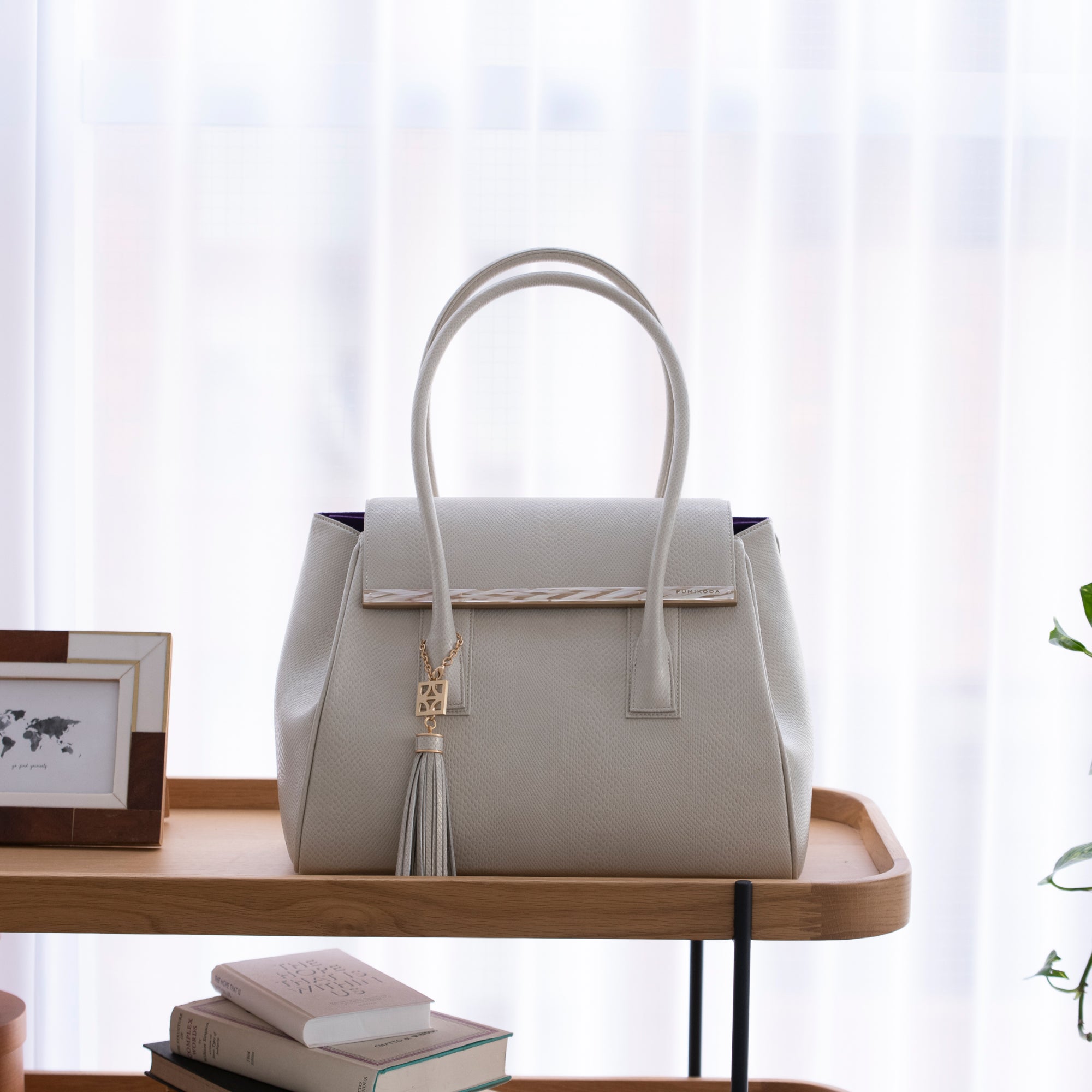 ARIANNA:フラップ付ショルダーバッグ