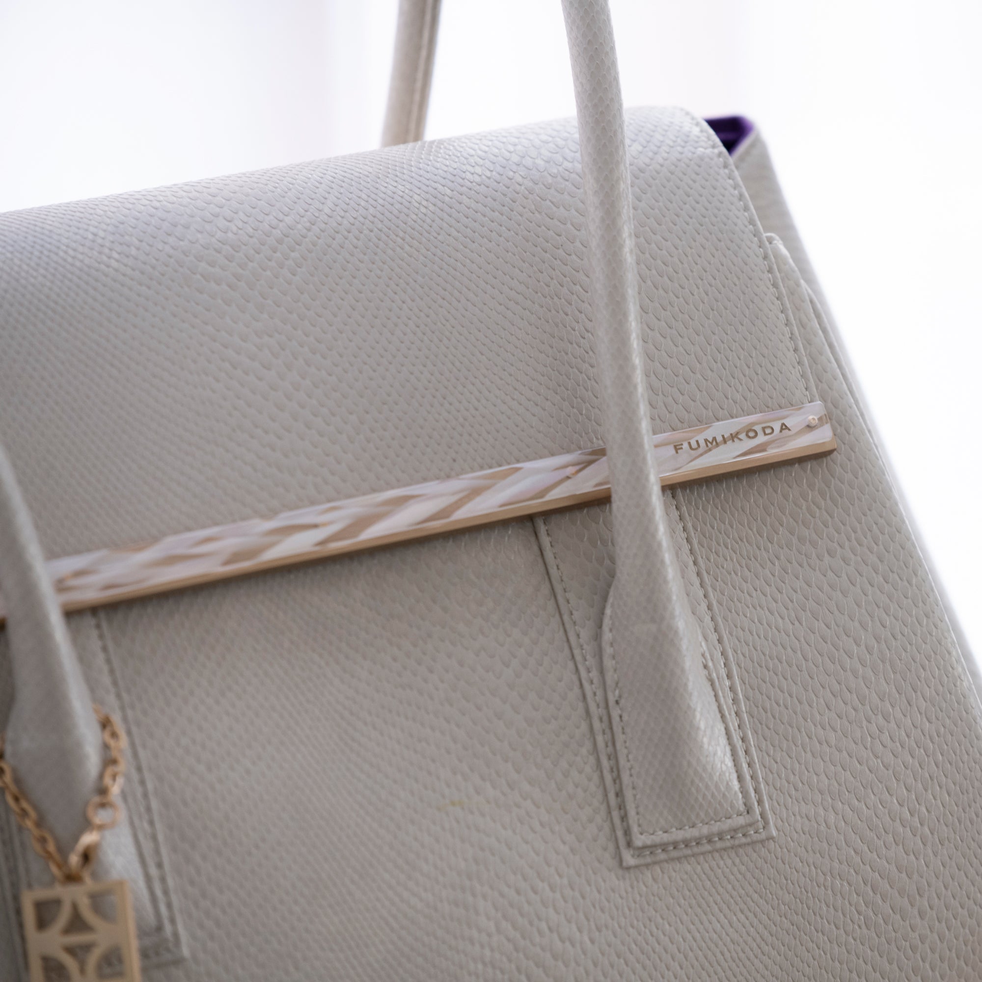 ARIANNA:フラップ付ショルダーバッグ