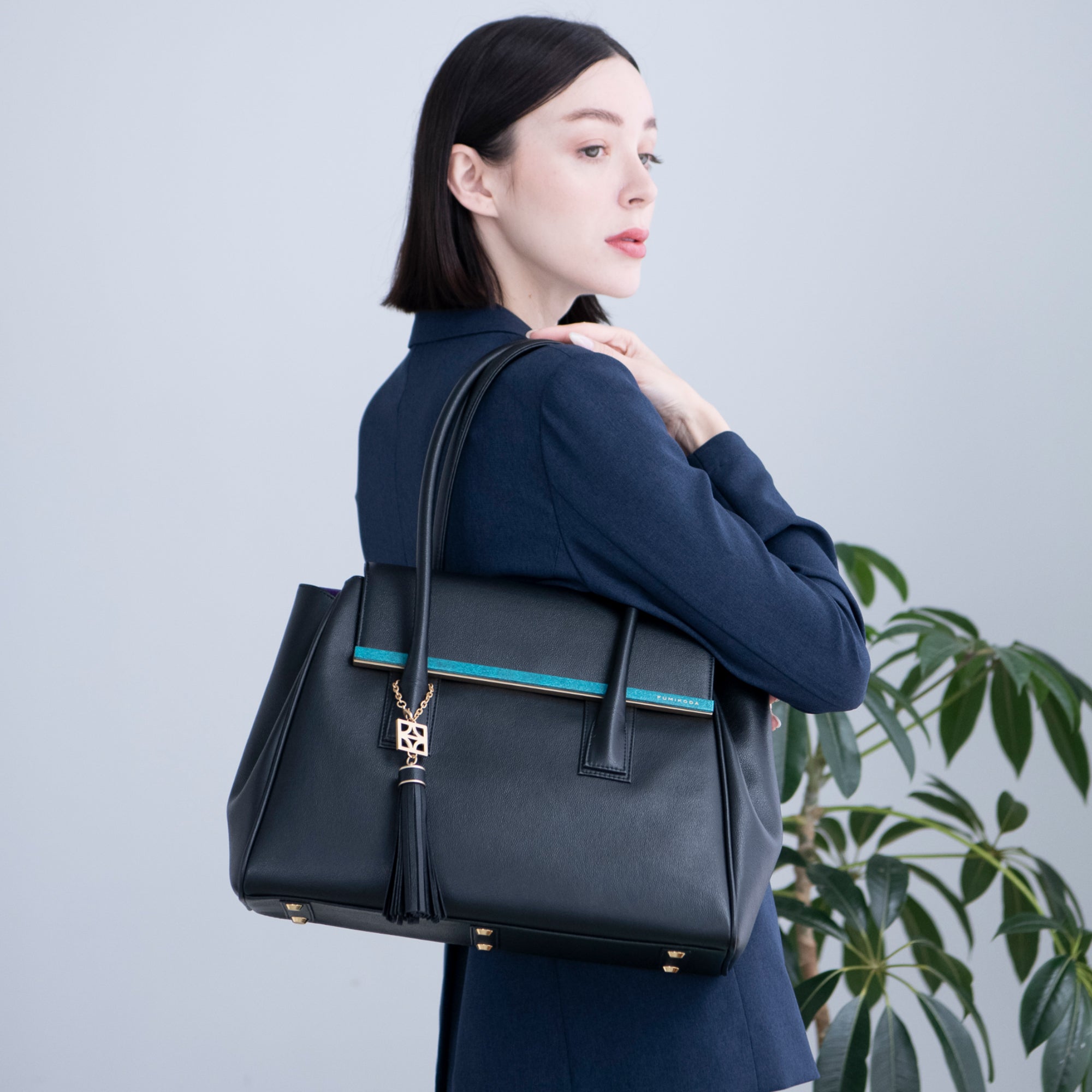 ARIANNA:フラップ付ショルダーバッグ