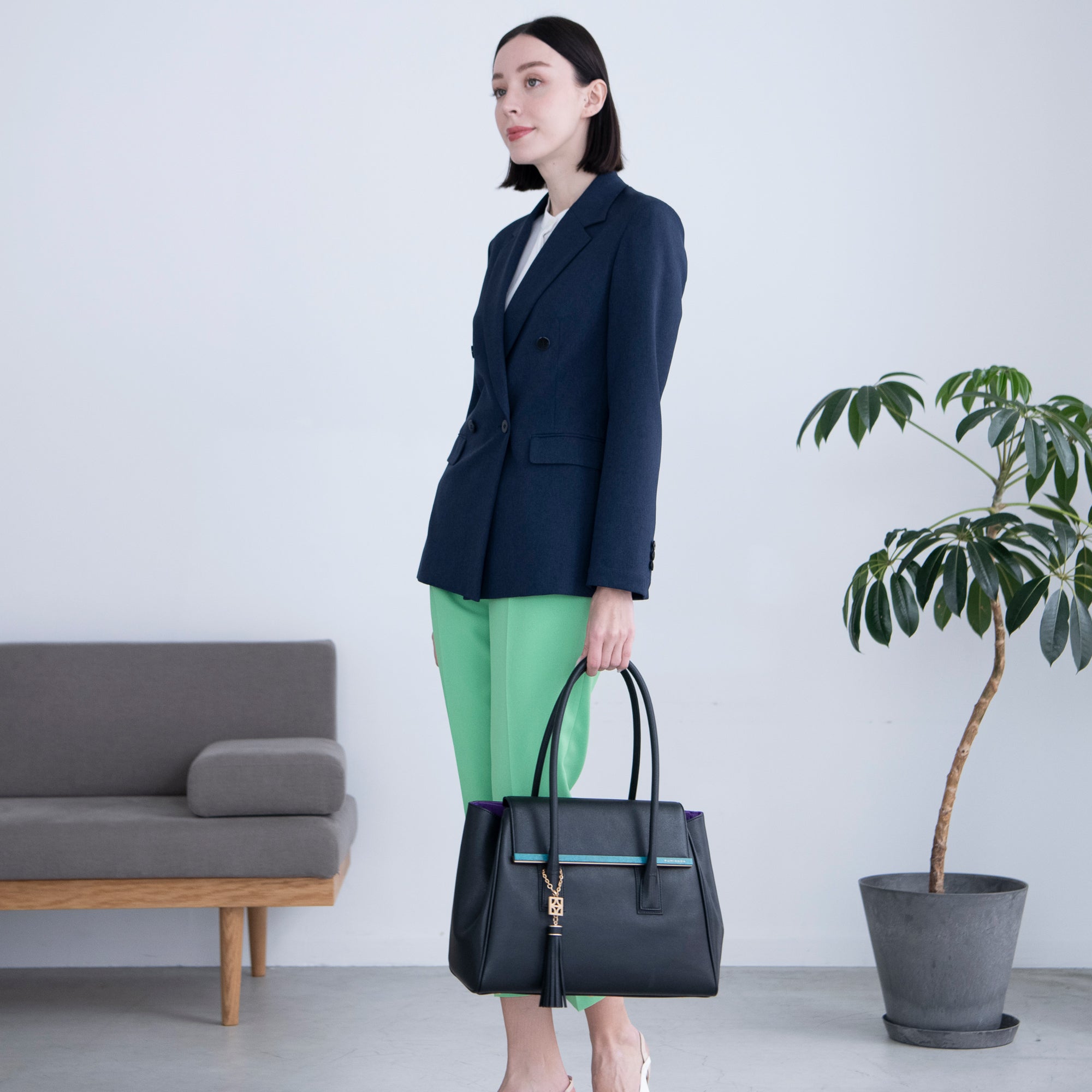 ARIANNA:フラップ付ショルダーバッグ