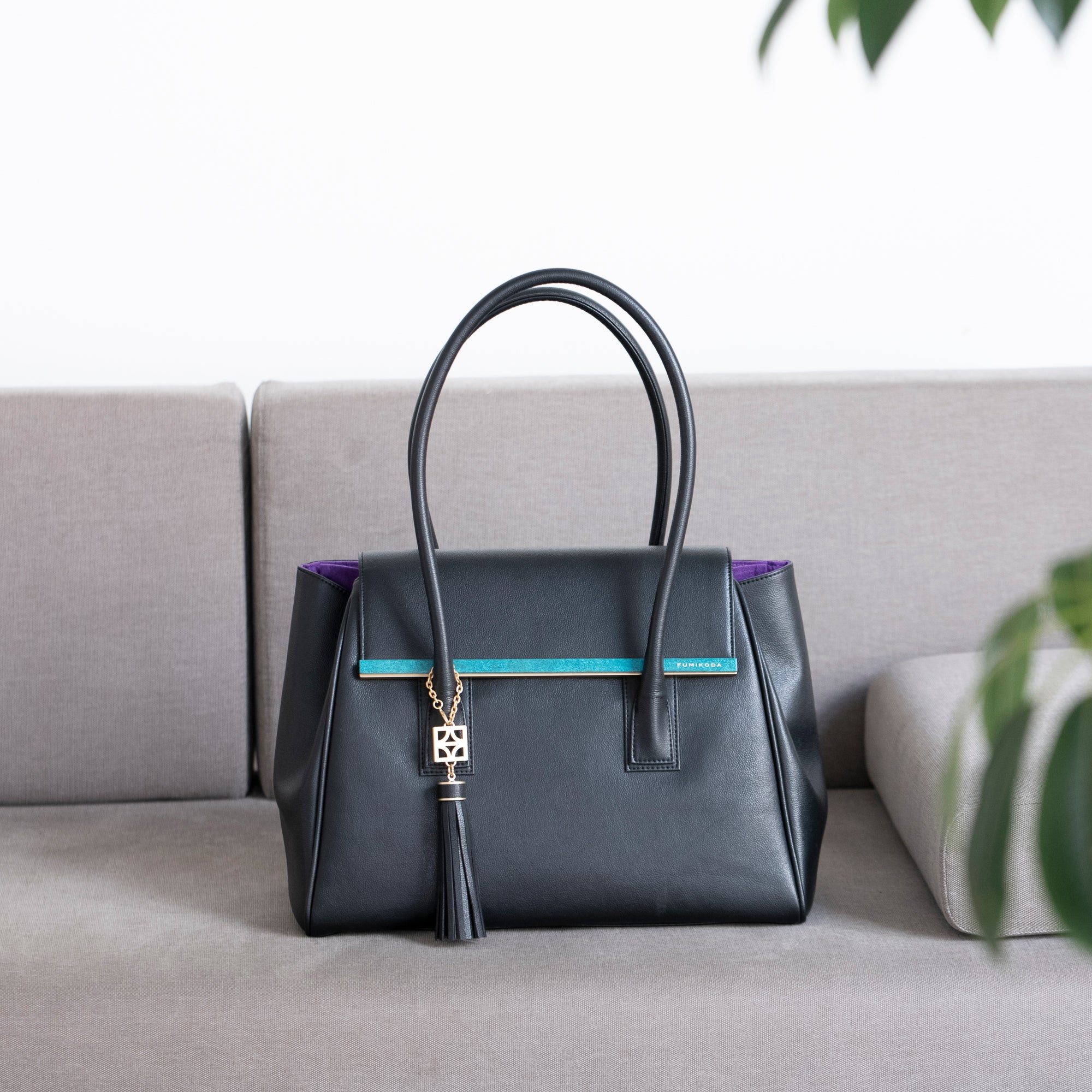 ARIANNA:フラップ付ショルダーバッグ