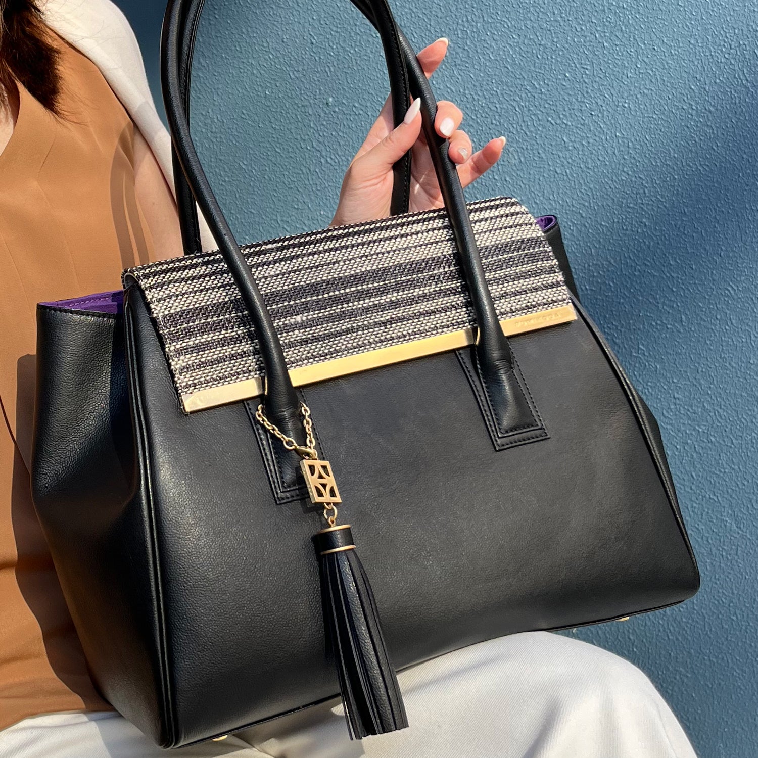 ARIANNA:フラップ付ショルダーバッグ