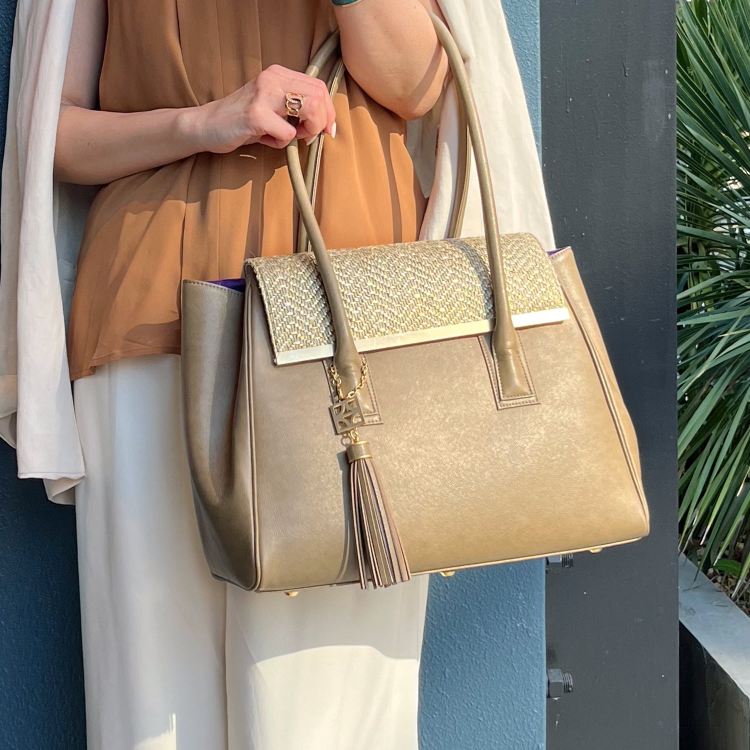 ARIANNA:フラップ付ショルダーバッグ