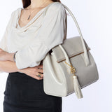 ARIANNA II:フラップ付ショルダーバッグ(S)