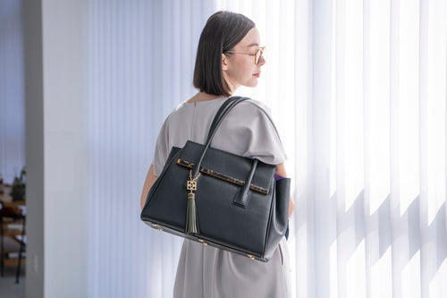通称「出世バッグ」は、なぜ女性たちに選ばれるのか？