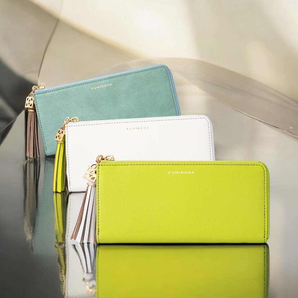 使用レビュー】長財布「CARINA」と「STELLA」をスタッフ2名が使用して 使用レビュー】長財布「CARINA」と「STELLA」をスタッフ2名が使用して