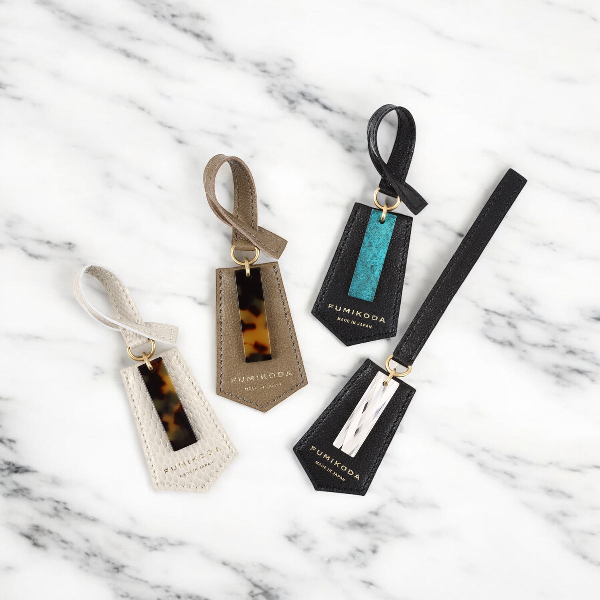 ホワイト×高岡銅器のバッグアクセサリー – FUMIKODA