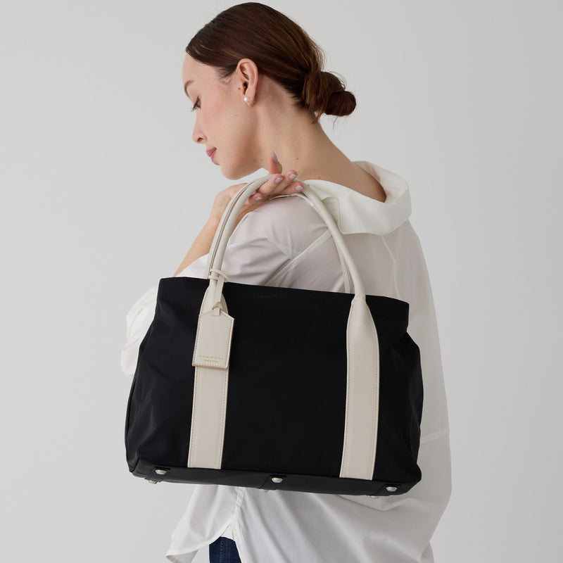 MEGAN:Handbag with zippered 