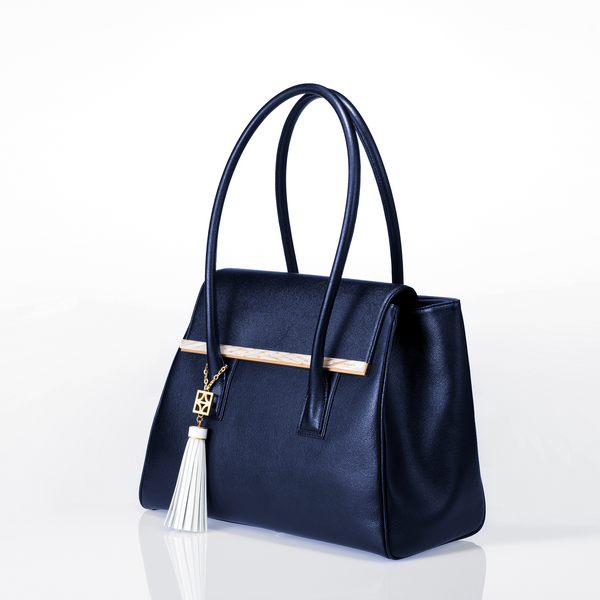 ARIANNA: Shoulder bag with flap